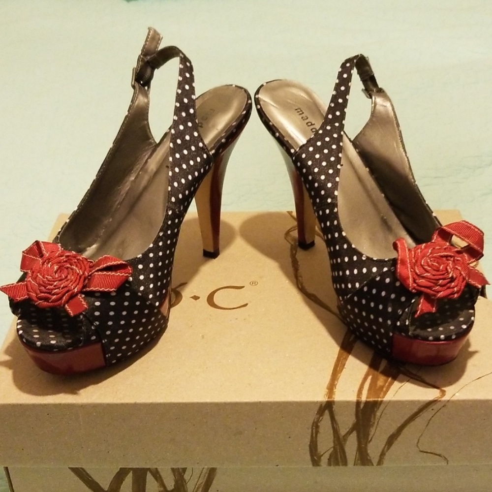 Open toed strappy heel